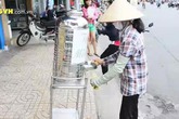 Mát lòng ly trà đá miễn phí giữa trưa hè oi ả Mát lòng ly trà đá miễn phí giữa trưa hè oi ả